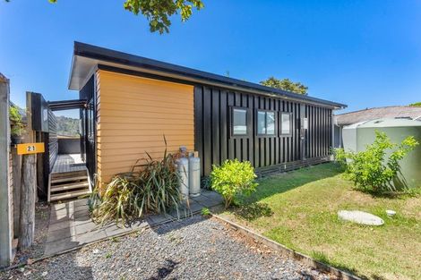 Photo of property in 21 Cumberland Street, Leigh, 0985