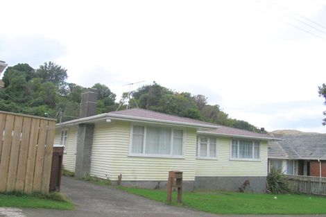 Photo of property in 22 Victory Crescent, Tawa, Wellington, 5028