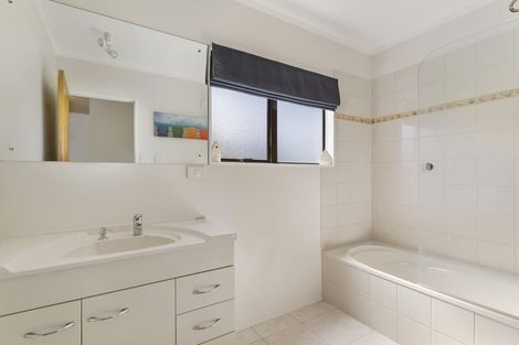 Photo of property in 6 Channing Crescent, Botany Downs, Auckland, 2010