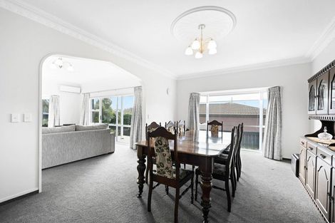 Photo of property in 28 Delamare Road, St Andrews, Hamilton, 3200