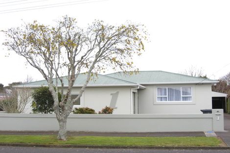 Photo of property in 1 Turakina Street, Merrilands, New Plymouth, 4312