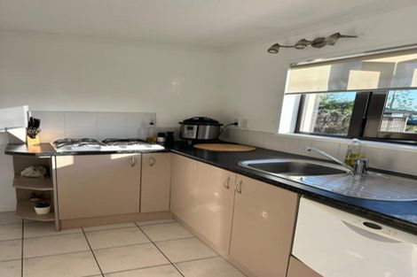 Photo of property in 6 Hume Drive, Hillcrest, Auckland, 0627