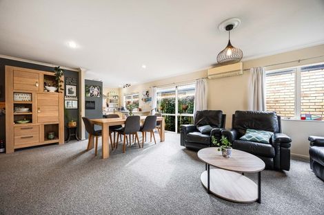 Photo of property in 4 Applebox Lane, Henderson, Auckland, 0612