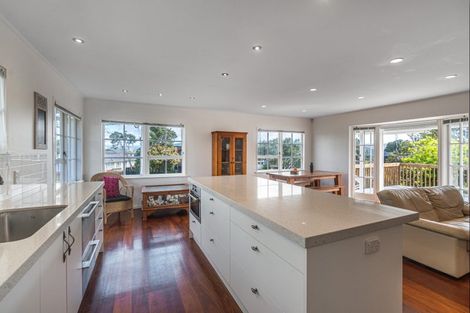 Photo of property in 15 Seaforth Avenue, Mangere Bridge, Auckland, 2022