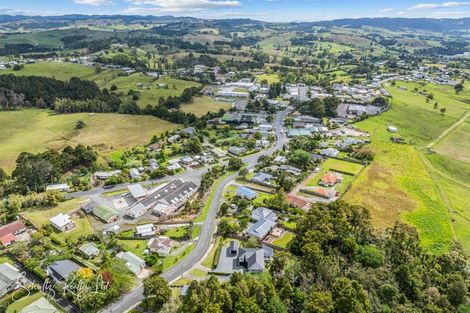 Photo of property in 16 Whaka Street, Maungaturoto, 0520