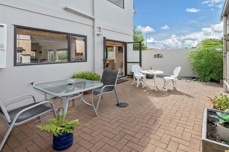 Photo of property in 2 Puma Drive, Golflands, Auckland, 2013