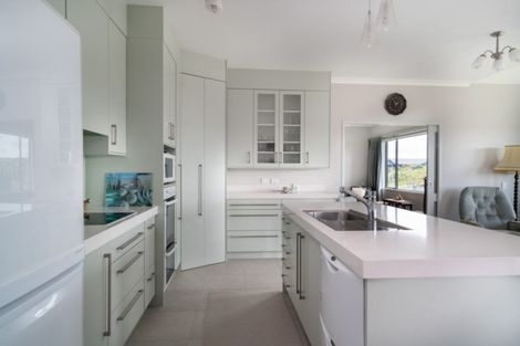 Photo of property in 30 Pukenamu Road, Rainbow Point, Taupo, 3330