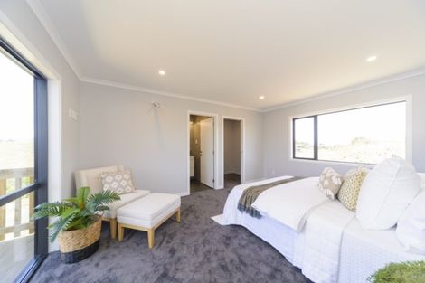 Photo of property in 3 Vaucluse Heights, Fitzherbert, Palmerston North, 4410