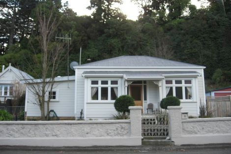 Photo of property in 8 Coote Road, Bluff Hill, Napier, 4110