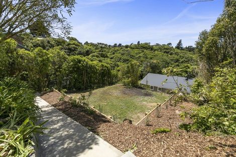 Photo of property in 138 Miromiro Road, Normandale, Lower Hutt, 5010