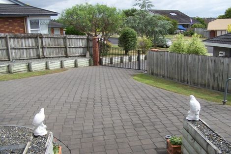 Photo of property in 2/4 Currell Way, Somerville, Auckland, 2014