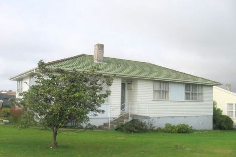 Photo of property in 52 Beauzami Crescent, Ascot Park, Porirua, 5024