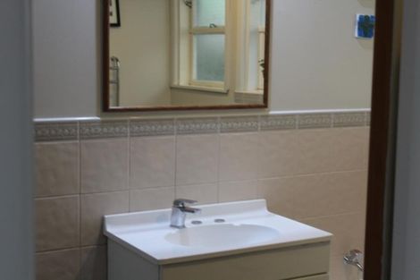 Photo of property in 18 Cave Road, Houghton Bay, Wellington, 6023