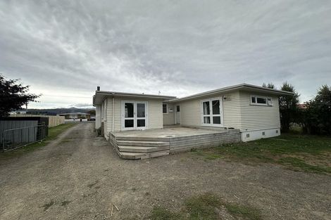 Photo of property in 13 Bartholomew Road, Levin, 5510