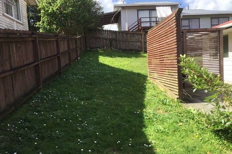 Photo of property in 10a Kiernan Place, Kelston, Auckland, 0602