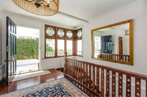 Photo of property in 8a Central Terrace, Kelburn, Wellington, 6012