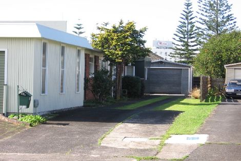 Photo of property in 2/43 Dale Crescent, Pakuranga, Auckland, 2010