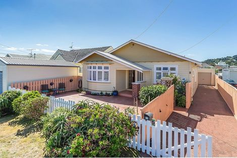 Photo of property in 21 Crawford Green, Miramar, Wellington, 6022