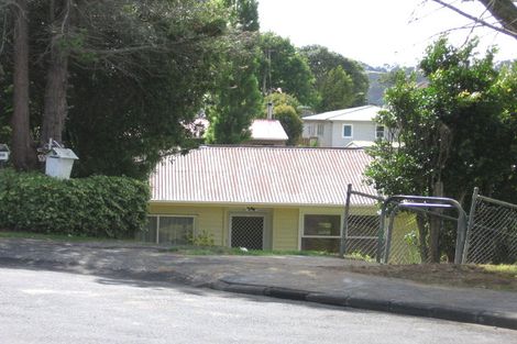 Photo of property in 2/95 Fairclough Road, Beach Haven, Auckland, 0626