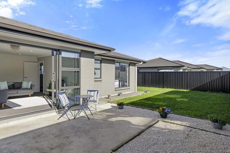 Photo of property in 5 Kerrigan Crescent, Wallaceville, Upper Hutt, 5018