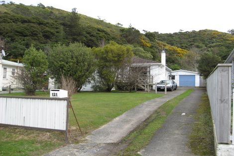 Photo of property in 121 Wellington Road, Wainuiomata, Lower Hutt, 5014