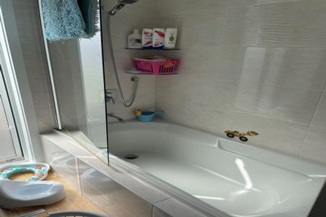 Photo of property in 18 Farnborough Crescent, Mangere, Auckland, 2022