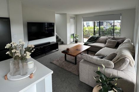 Photo of property in 2 Rose Lane, Papamoa, 3118