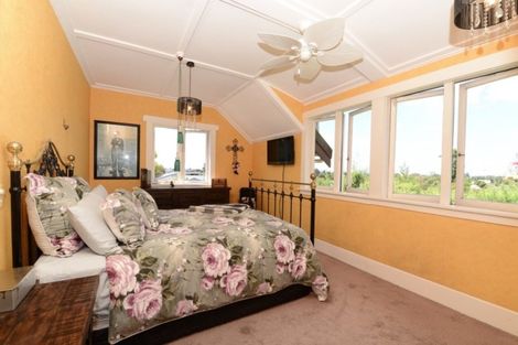 Photo of property in 69 Forest Lake Road, Forest Lake, Hamilton, 3200