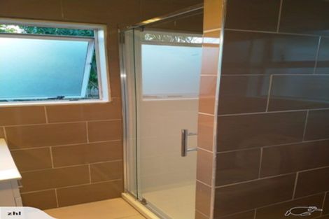 Photo of property in 2/61 Greenslade Crescent, Northcote, Auckland, 0627