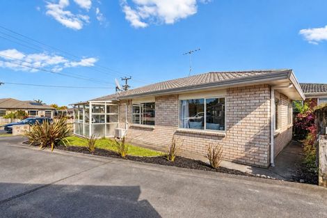 Photo of property in 1/2 Doment Crescent, Orewa, 0931