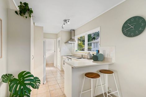 Photo of property in 20 Arosa Place, Forrest Hill, Auckland, 0620
