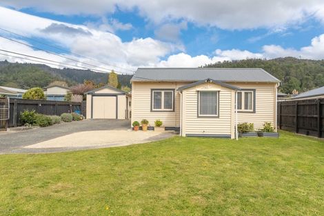 Photo of property in 21a Korau Grove, Stokes Valley, Lower Hutt, 5019