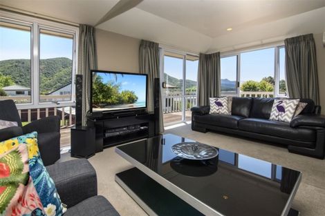 Photo of property in 19 Turners Road, Waikawa, Picton, 7220