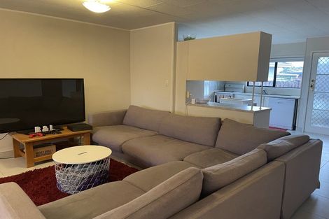 Photo of property in 2/1 Barbados Drive, Unsworth Heights, Auckland, 0632