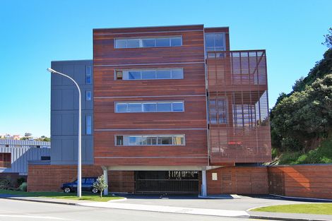 Photo of property in Patent 326 Apartments, 326 Evans Bay Parade, Hataitai, Wellington, 6021