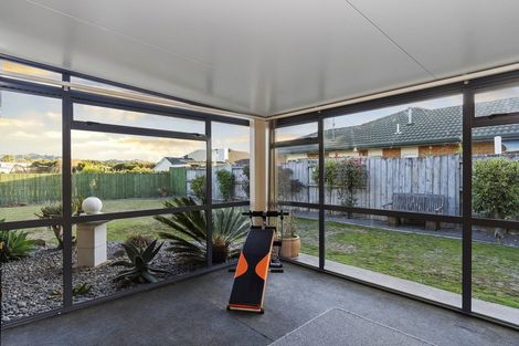 Photo of property in 34 Mcleod Place, Papamoa Beach, Papamoa, 3118