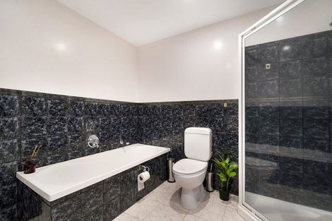 Photo of property in 2i/175 Hurstmere Road, Takapuna, Auckland, 0622