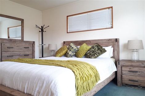 Photo of property in 1a Romulus Place, Totara Vale, Auckland, 0629