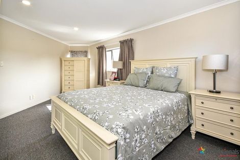 Photo of property in 36 Piper Place, Goodwood Heights, Auckland, 2105