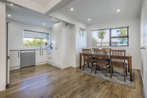 Photo of property in 1/1 Peguero Place, Totara Heights, Auckland, 2105