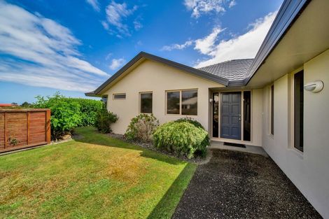 Photo of property in 2 Orlando Close, Frankleigh Park, New Plymouth, 4310