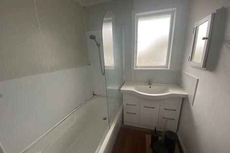 Photo of property in 31 Fairclough Road, Beach Haven, Auckland, 0626