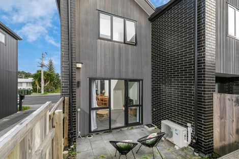 Photo of property in 2/63 Taikata Road, Te Atatu Peninsula, Auckland, 0610