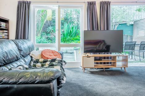 Photo of property in 4a Rata Road, Stanmore Bay, Whangaparaoa, 0932