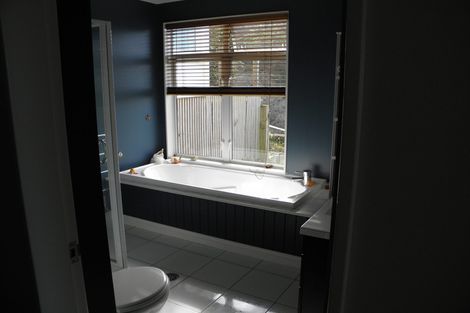 Photo of property in 45 Garden Road, Northland, Wellington, 6012