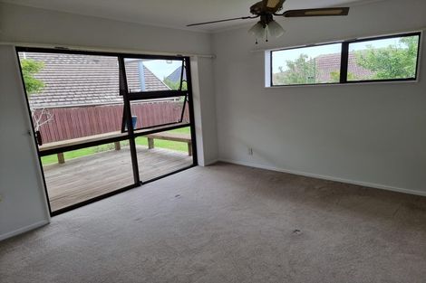 Photo of property in 57 Dalwhinnie Parade, Highland Park, Auckland, 2010