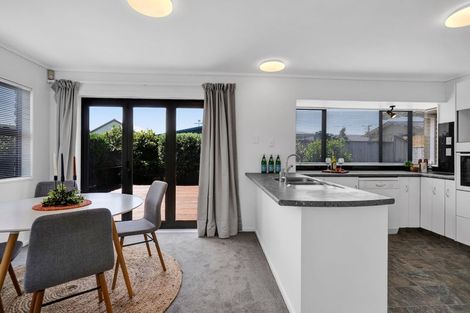 Photo of property in 6a Ropiha Street, Fitzroy, New Plymouth, 4312