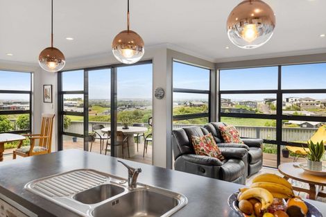 Photo of property in 107 Ruapehu Drive, Fitzherbert, Palmerston North, 4410