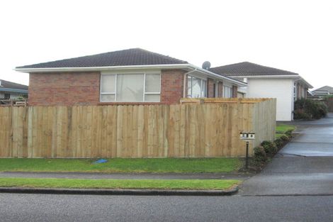 Photo of property in 2/4 Cairngorm Place, Highland Park, Auckland, 2010