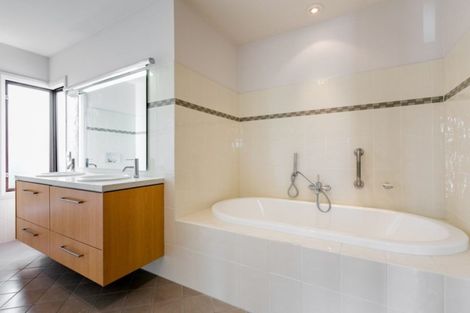 Photo of property in 5 Gladstone Road, Bluff Hill, Napier, 4110